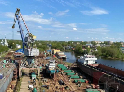 В КОСТРОМСКОЙ ВЕРФИ ДЕЛАЮТ ПРОБОИНУ – 2