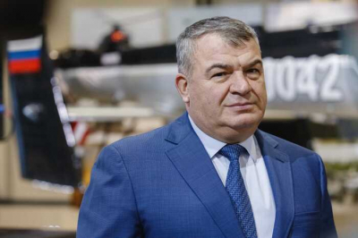 Анатолий Сердюков задолжал ФНС 12 миллионов рублей, продолжая зарабатывать миллионы в «Ростехе»