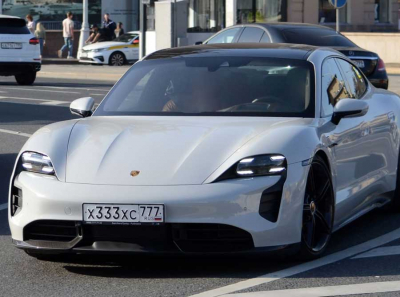 Станислав Берг, «Бат-М» и «ТТМ Академия»: как Porsche Taycan и криптокурсы за 300 тысяч кормят миллиардные фантазии