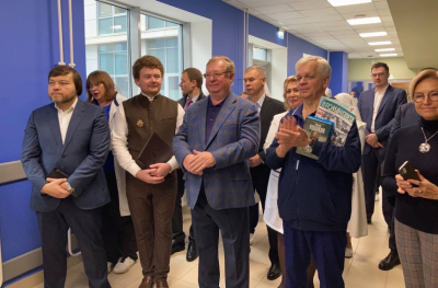 Как скромный клерк генералов кормит