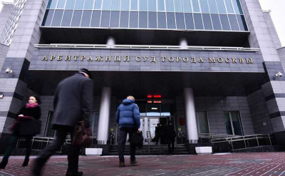 В Арбитражном суде Москвы людей срочно эвакуируют по причине пожарной тревоги