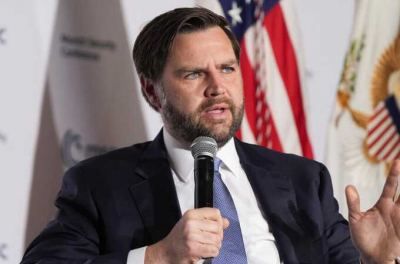 В США снаряд повредил автомобили из кортежа вице-президента Джей Ди Вэнса